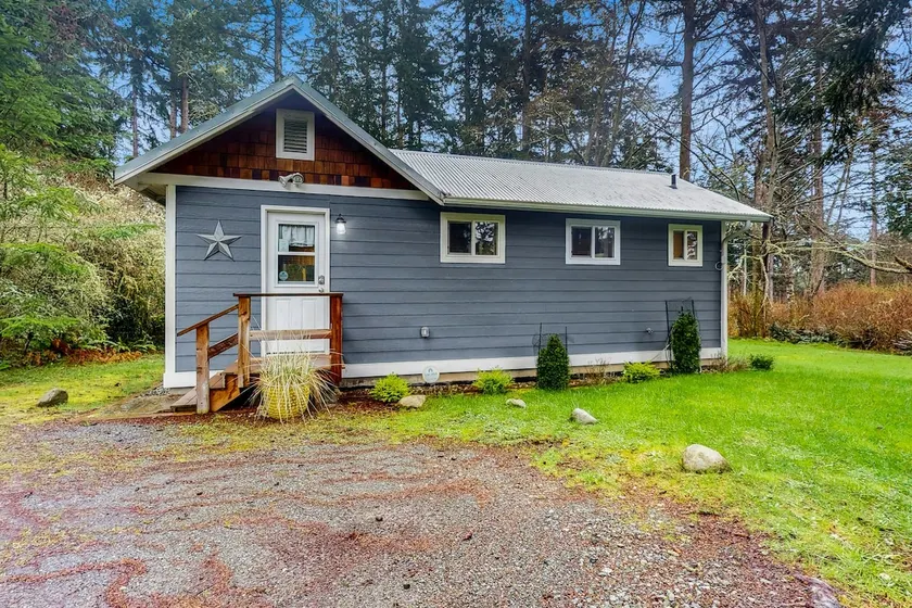 Secluded 1BR Whidbey Island cottage with firepit - Image 1