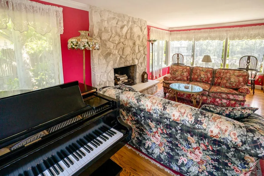 Spacious 5BR with entertainment & laid-back yard - Image 1
