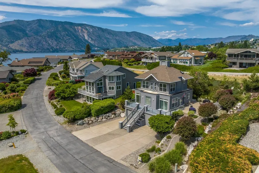 Hip 4BR Lakeview - Pool - Hot Tub - Deck - Image 1