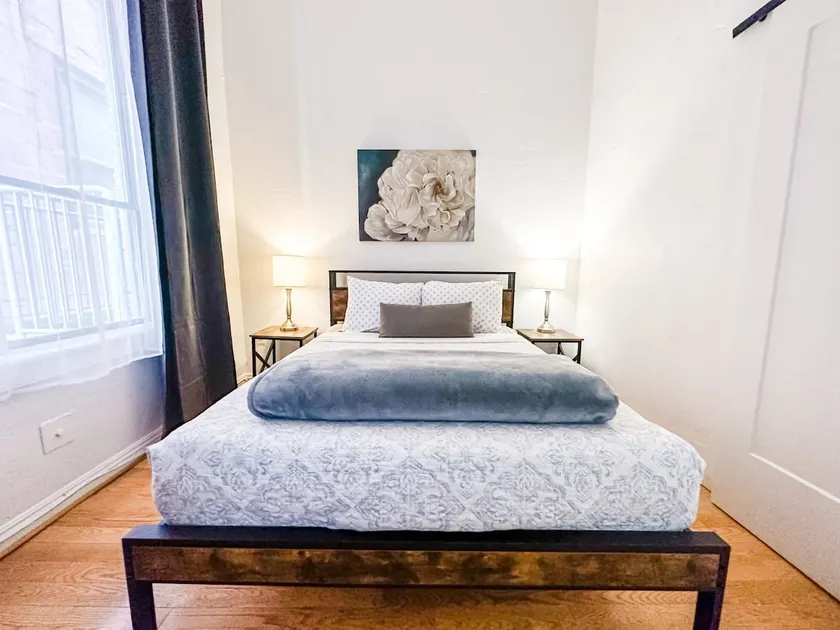 Downtown Quiet Loft - 2BDRM w Parking WiFi 203 - Image 1