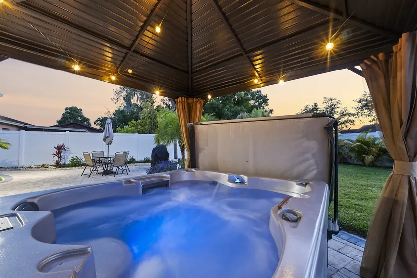 Familienorientiertes schönes Ferienhaus mit Whirlpool, Grill und Garten | Perfekt für die Arbeit von Zuhause | Haustiere erlaubt - Image 1
