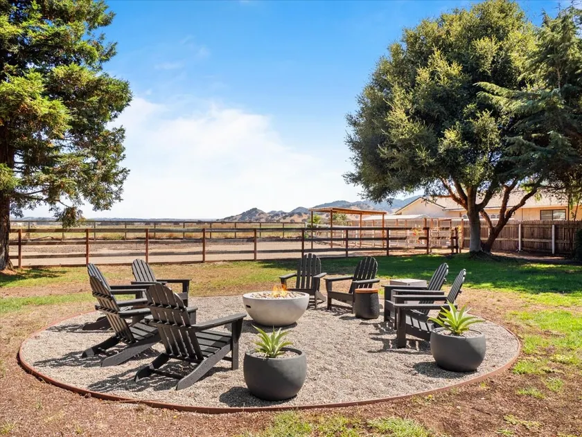Spacious wine country getaway - Image 1