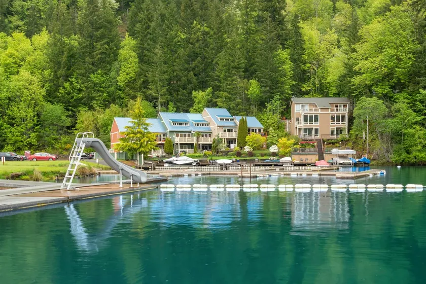 1BR lakefront townhouse with dock, 2 kayaks, grill - Image 1