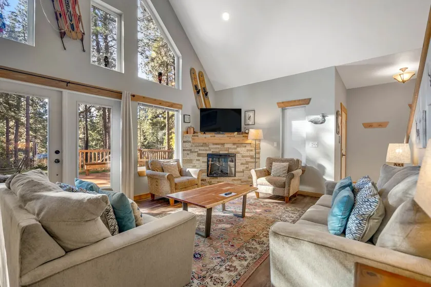 Light-filled 3BR Dog Friendly - Deck - Image 1