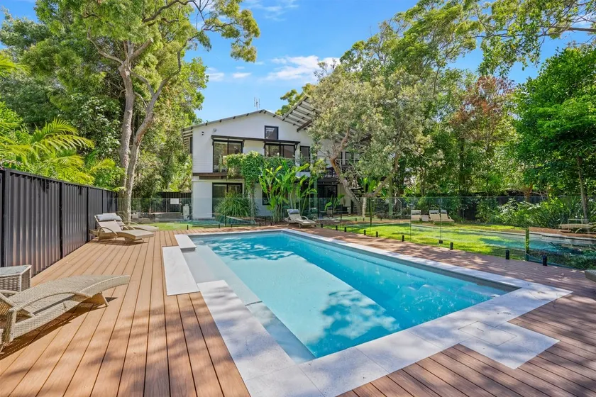 9 Naiad Court - Rainbow Shores - Pool - Aircon - Wifi - Walk to beach - Image 1