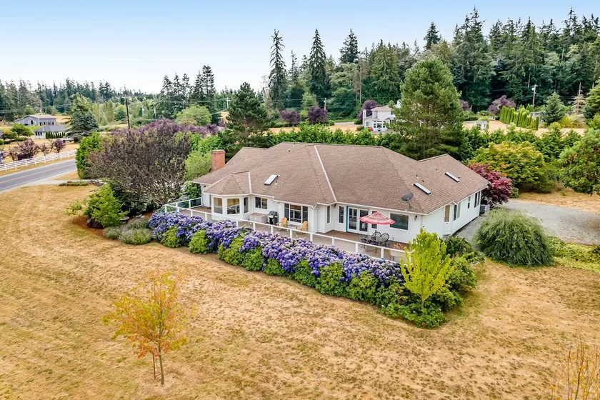 Updated 4BR Oceanview | Fireplace | Balcony - Image 1