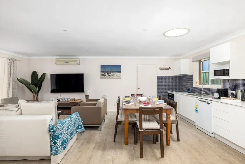 Walking Distance to Birubi Beach - Image 1