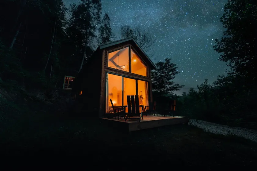 Boulder Hot Tub | Red River Gorge Fall Escape - Image 1