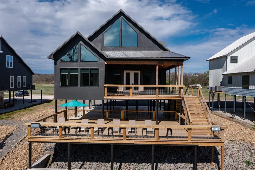 Surf Shack on the Caddo: Sleeps 16 + Insta-Worthy! - Image 1