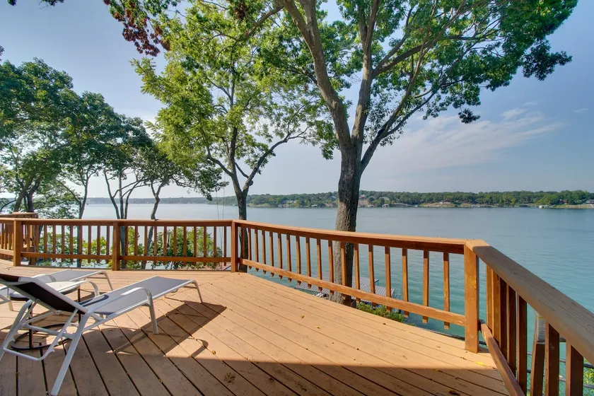 Boat Dock & Patio! Waterfront Hideaway in Grove - Image 1