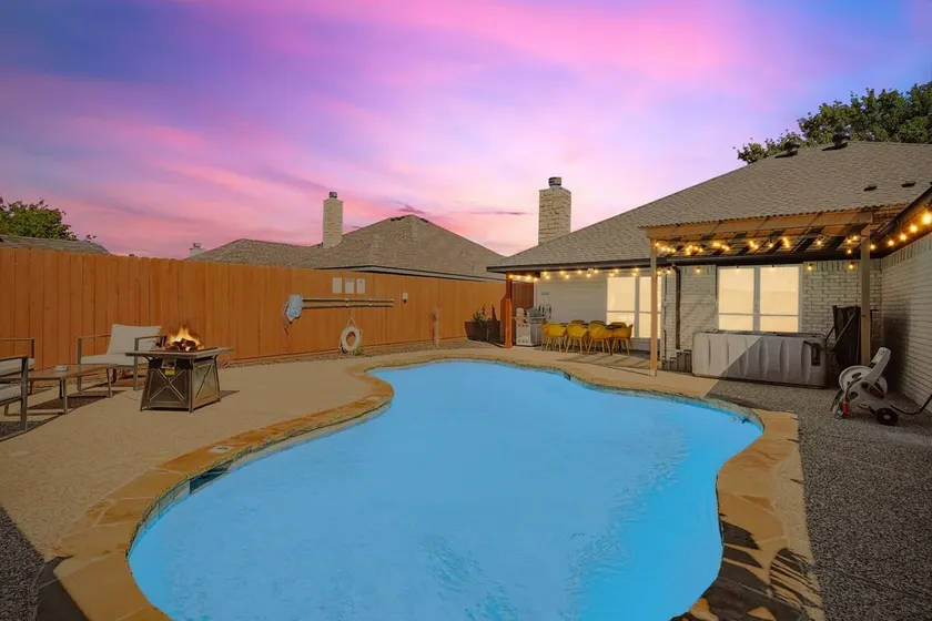 Paradise Modern Home Pool & Hot Tub for over 30 Nights - Image 1