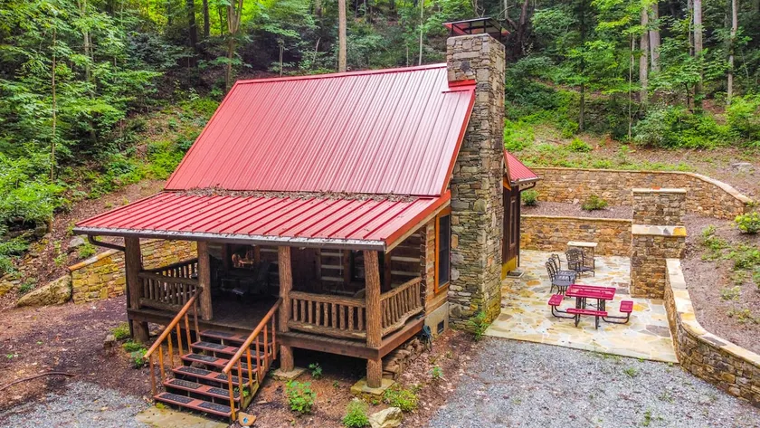 Epic 1BR Cabin w Outdoor Fireplace 5 Min to Town - Image 1