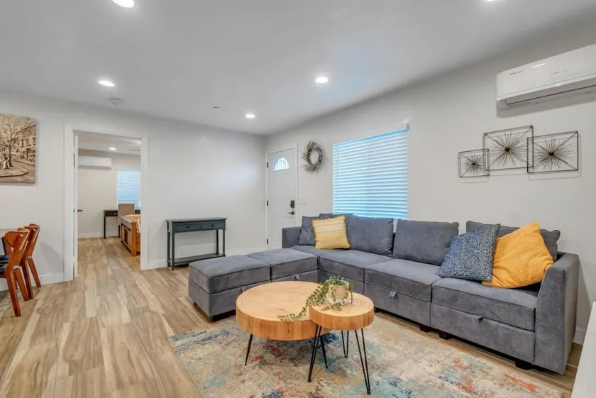 Comfy near Claremont Colleges - Image 1
