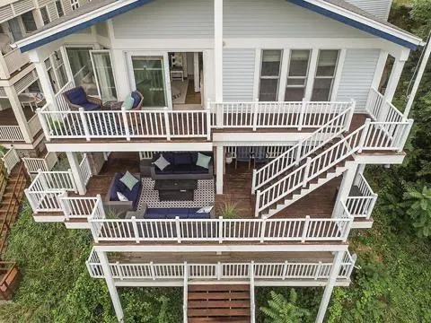 Pet Friendly with Lake & Resort Views - Image 1