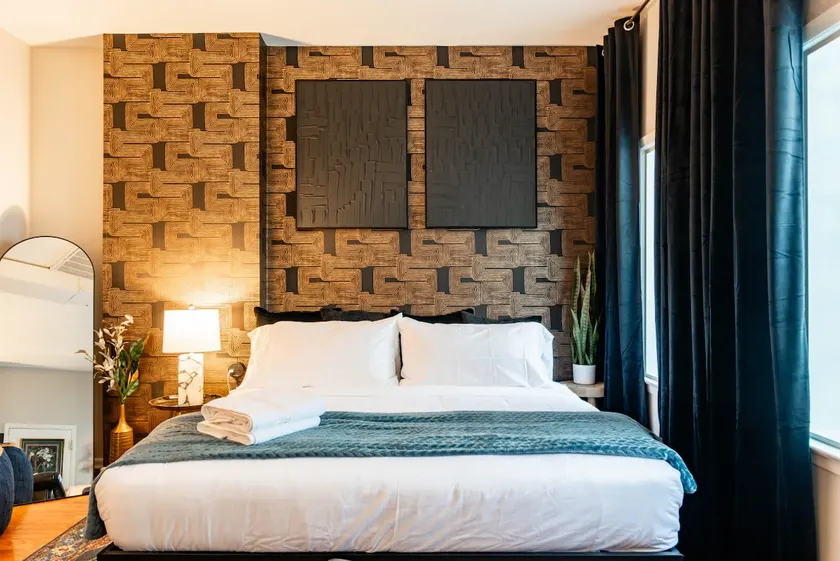 Lux King Bed Studio - Image 1