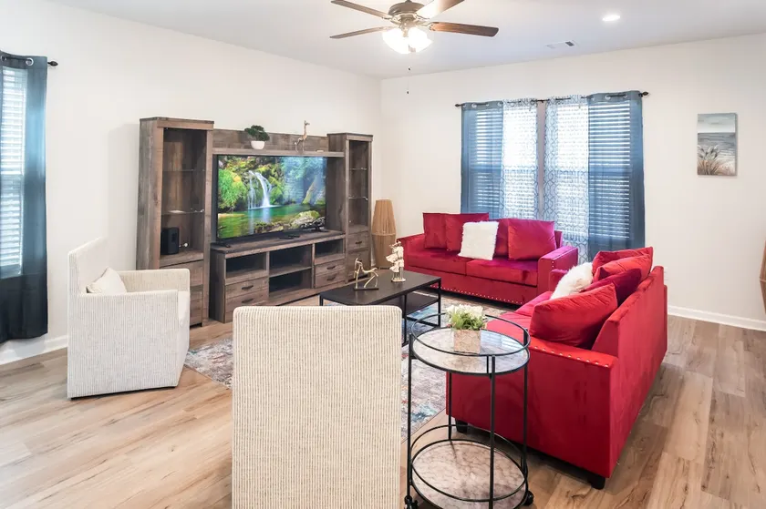 Stylish Family Townhouse in Baton Rouge - BC1004 - Image 1