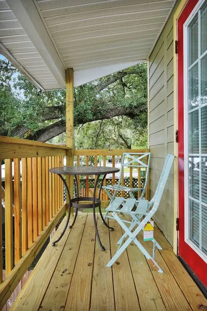 Park & Walk Dntwn Cozy Romantic Couples Getaway - Image 1