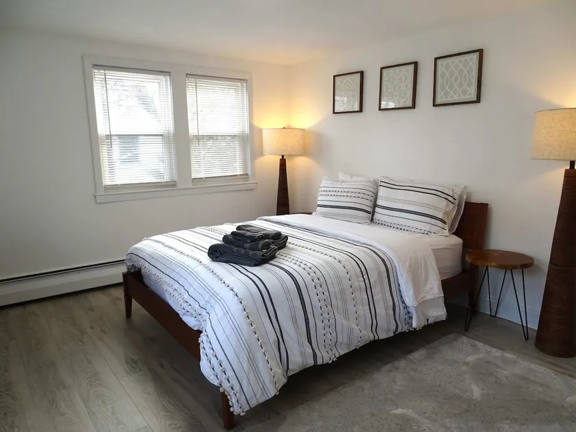 3 Bed Apartment in Quiet Neighborhood - Image 1