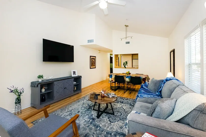 Modern Haven - KB, QB SfBd, GIG WIFI & Balcony - Image 1