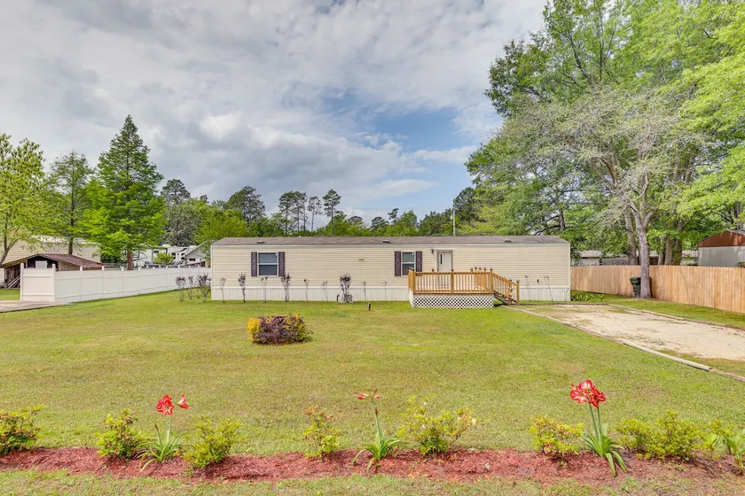 Bonneau Vacation Rental w/ Private Yard! - Image 1