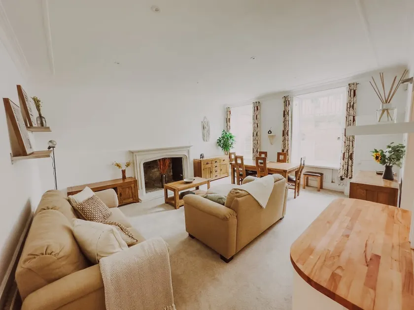 Garden flat in period property. Centrally located - Image 1