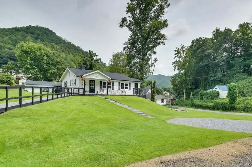 Mullens Home - Close to Hatfield-McCoy Trailhead! - Image 1