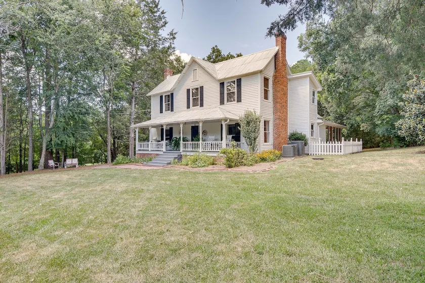 Historic & Charming Pittsboro Home w/ Fireplaces - Image 1