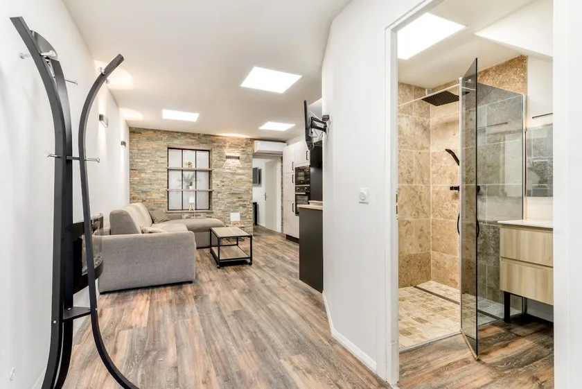 Palais Side • Air Conditioning • Netflix • Ground Floor - Image 1