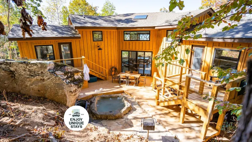 The Mighty Sycamore Treehouse at Treetop Escapes! - Image 1