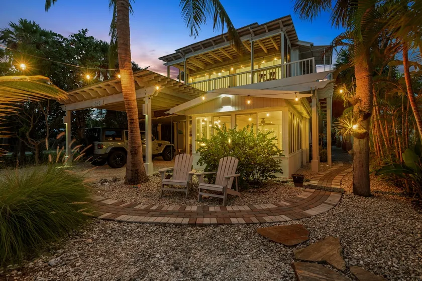 Siesta Key Oasis w/ Outdoor Pool + Screened Lanai! - Image 1