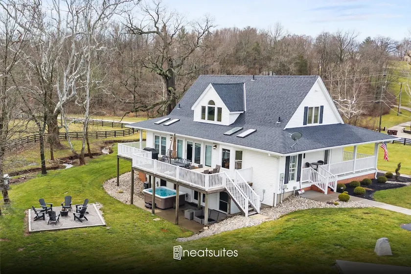 Country Home with Hot Tub Fire Pit for 10 Guests - Image 1