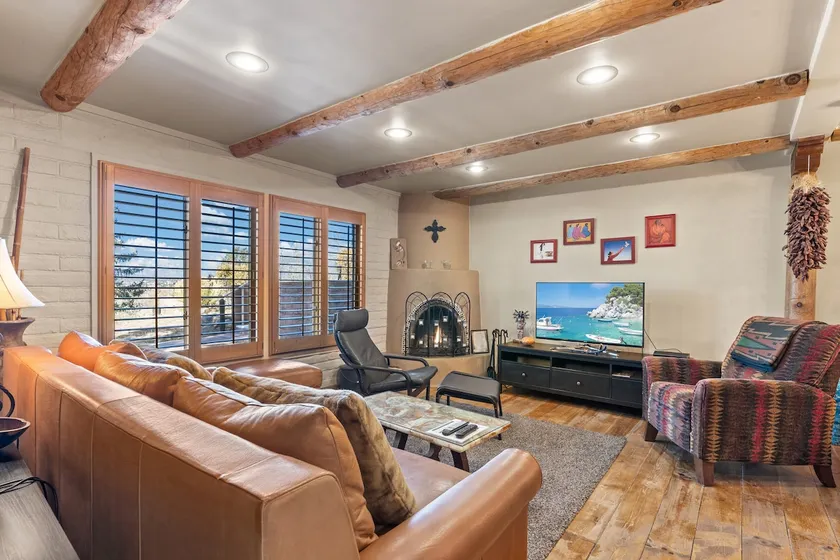 Fort Marcy 72 | Walk to Plaza | Kiva Fireplace | Full Kitchen | Hot Tub | Pool | 2 Levels - Image 1