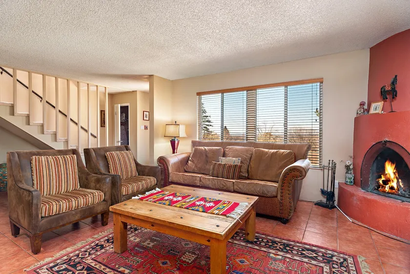 Fort Marcy 24 | Walk to Plaza | Kiva Fireplace | Full Kitchen | Hot Tub | Pool | 2 Levels - Image 1