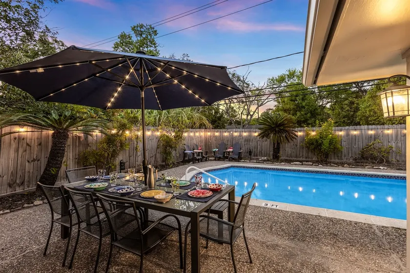 Grand Family Oasis – pool + game room - Image 1