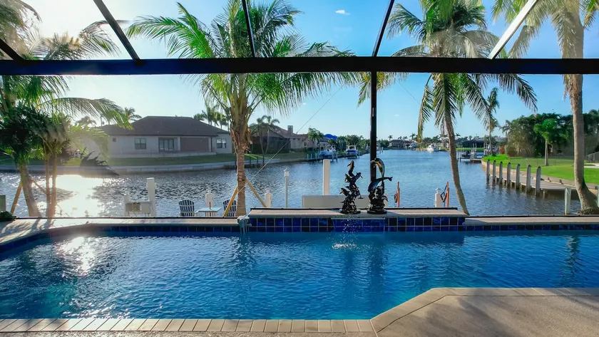 Luxury Tropical long waterfront view w/bikes,kayaks,golf clubs,beach gear incl. - Image 1