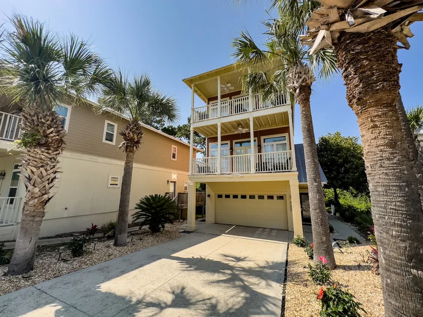 Algun Dia - Plush Family-Friendly Home - A Block from Beach - Image 1