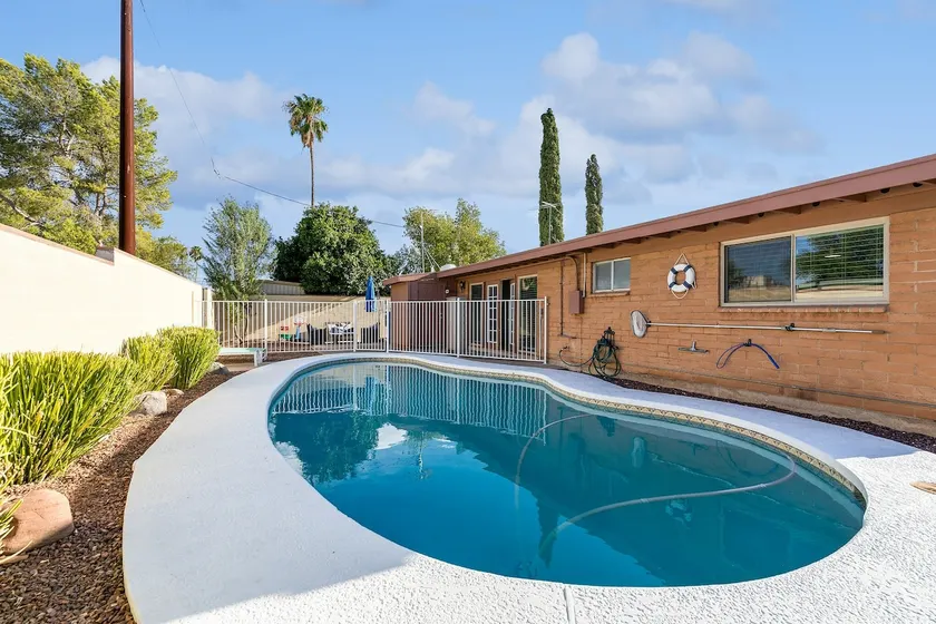 Family-Friendly Desert Oasis - Image 1