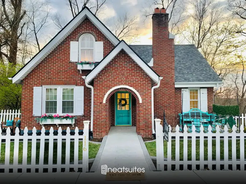 Cottage for 12, Close to Ark, Private Parking, 4BR - Image 1