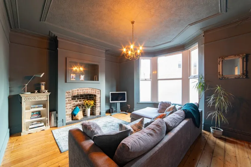 Family Stay By Sefton Park & Lark Lane Parking - Image 1