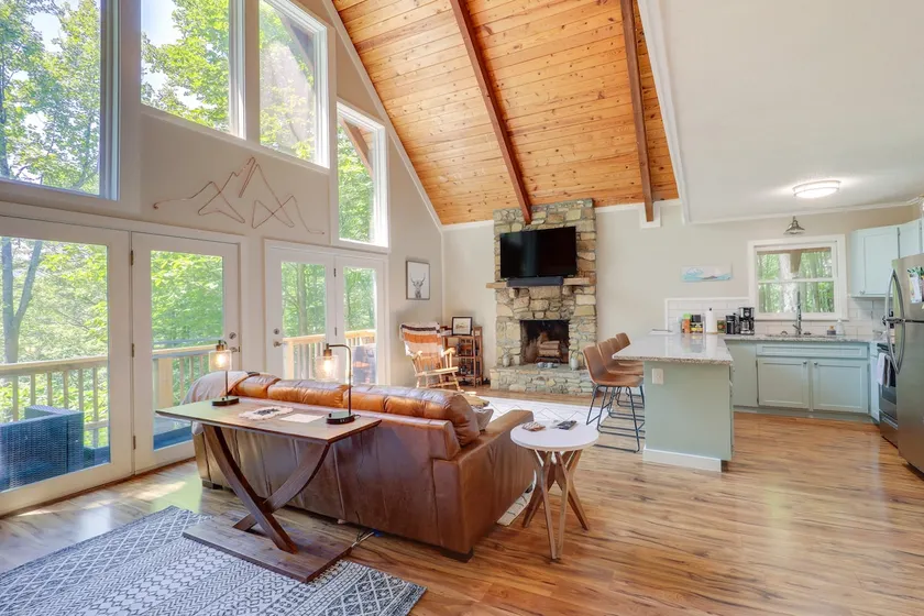 Wooded Retreat w/ Decks & Views in Beech Mountain! - Image 1