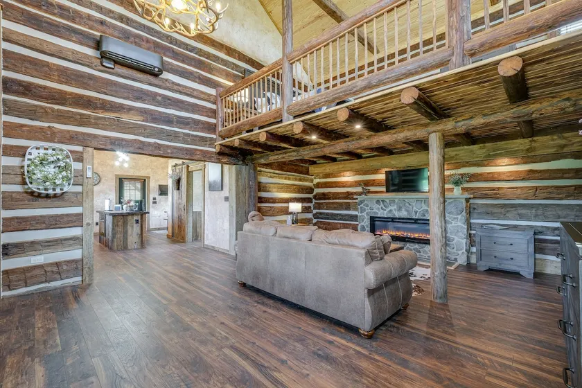 Bedford Cabin w/ Porch, 5 Mi to Historic District! - Image 1