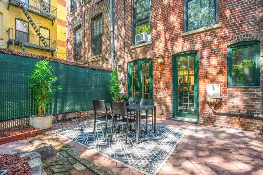 Family Brownstone w/ Private Backyard, Train, FIFA - Image 1