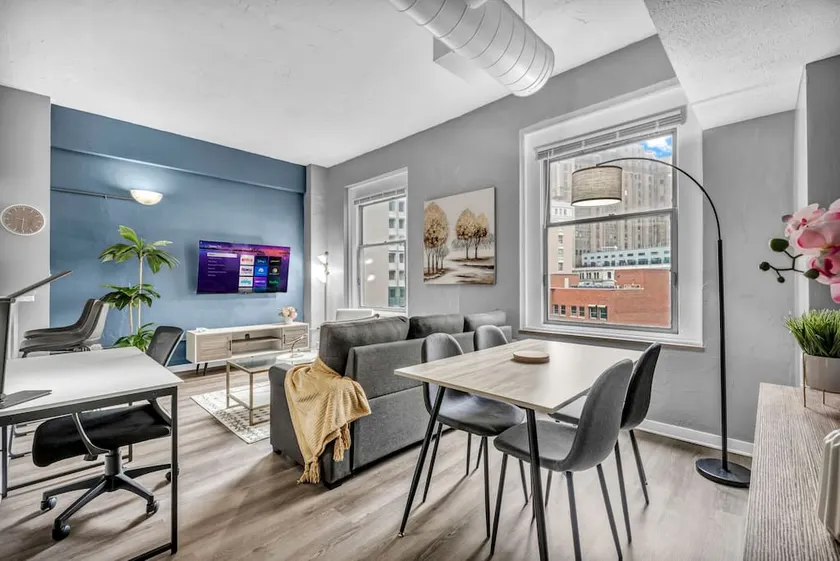 Modern 1B in Heart of Downtown • Pool & Spa • Gym - Image 1