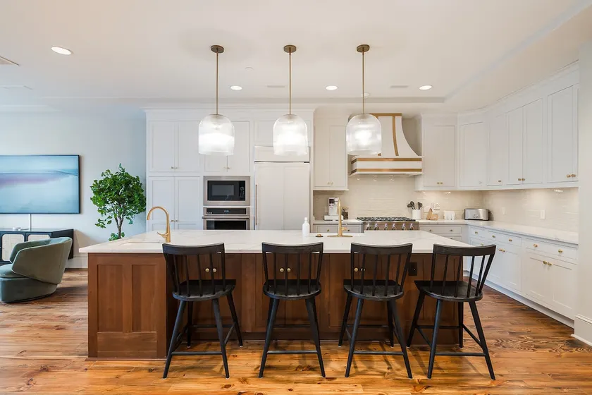 Newly Restored Historic Apartment 203 - Image 1