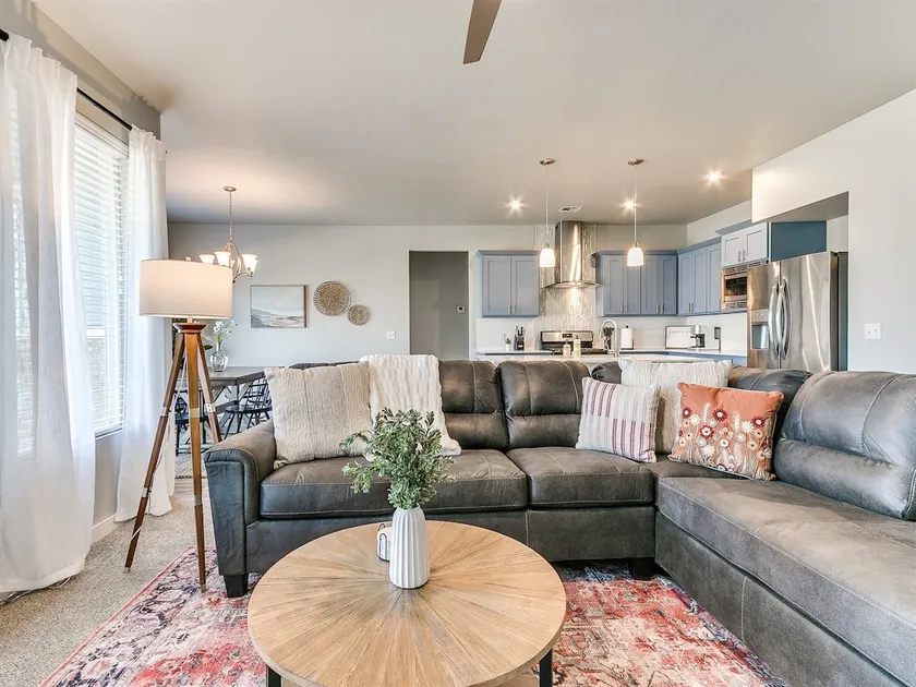 Spacious, Modern Comfort Awaits in Surrey Hills - Image 1