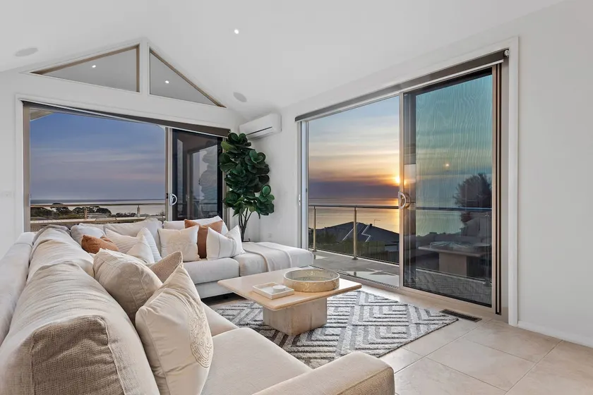 Sunset View Luxury 4 Bedrooms With Sauna - Image 1