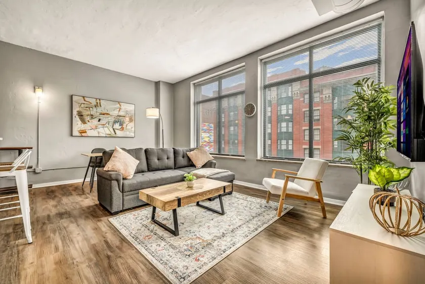 Modern 1B in Heart of Downtown • Pool & Spa • Gym - Image 1