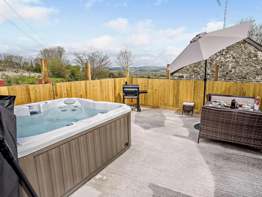 2 Bed in Llanybydder oc-81353 - Image 1