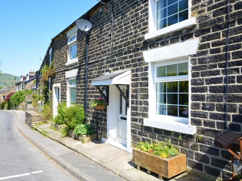 2 Bed in Hayfield oc-t30237 - Image 1