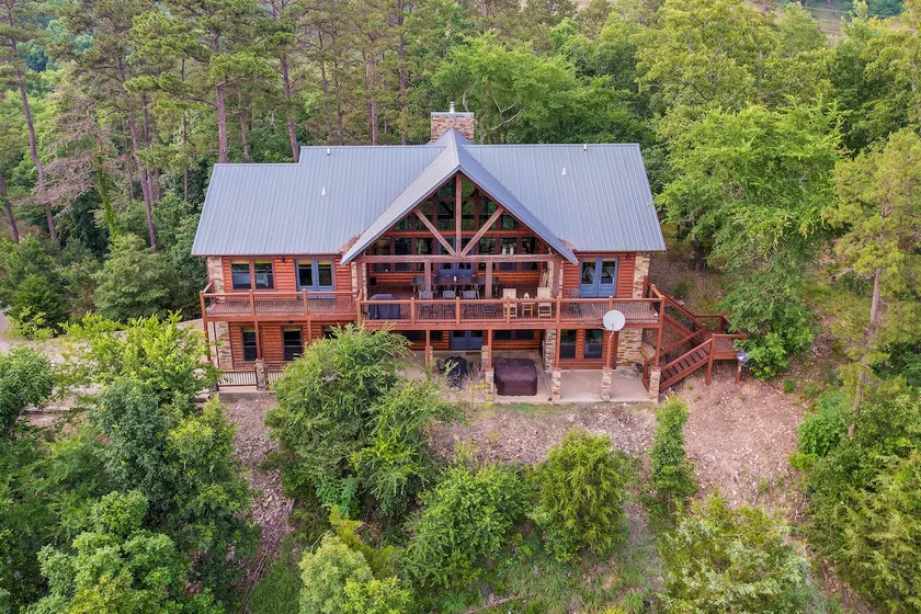 Cabin w/ Game Room & Hot Tub in Broken Bow! - Image 1